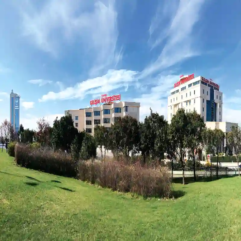 الدراسة في جامعة إسطنبول جيليشيم: دليلك الشامل للقبول الجامعي  مع منصة 